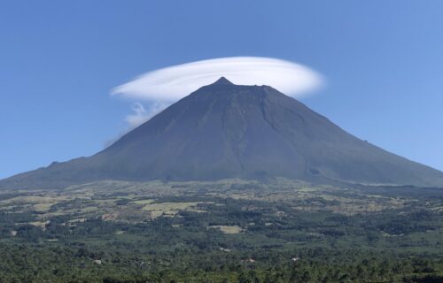 Montanha do Pico com “chapéu”