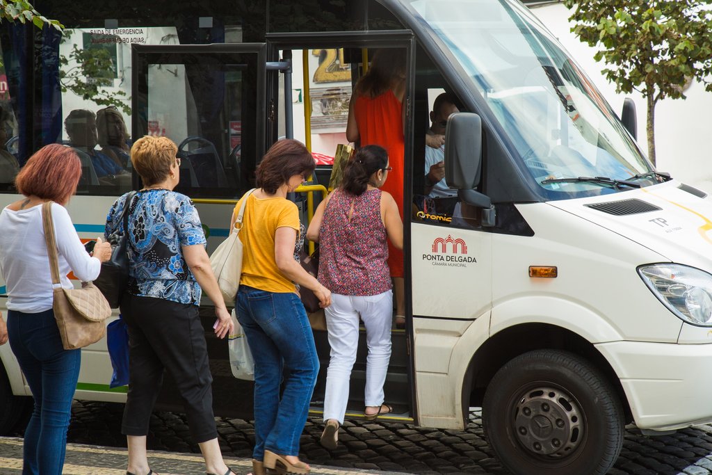 Mini Bus Ponta Delgada, São Miguel - Açores: preços, horários e rotas