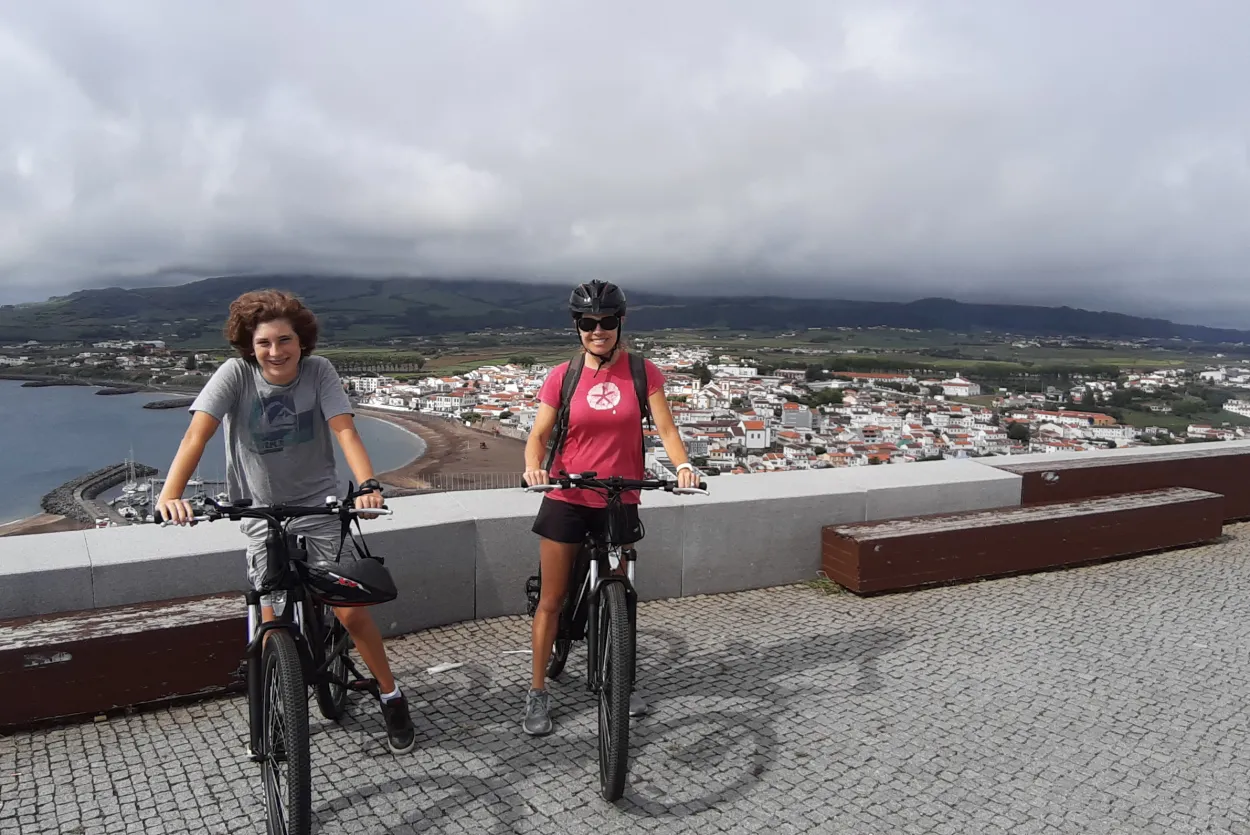 Tour de bicicleta elétrica pela Terceira