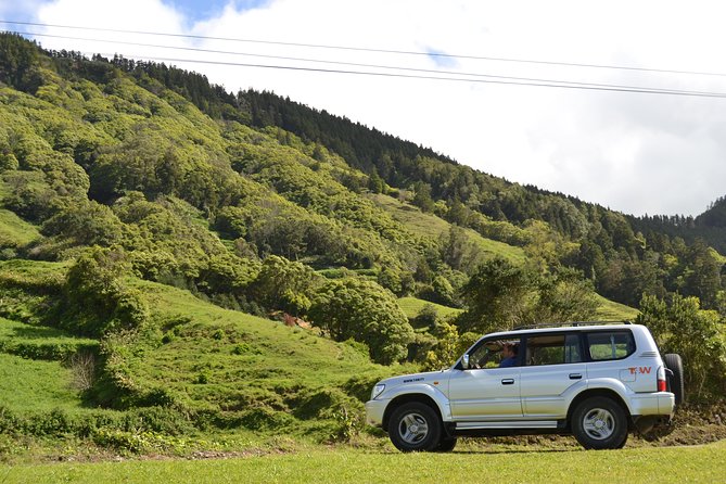 Excursão de meio dia de Jeep saindo de Ponta Delgada para Sete Cidades